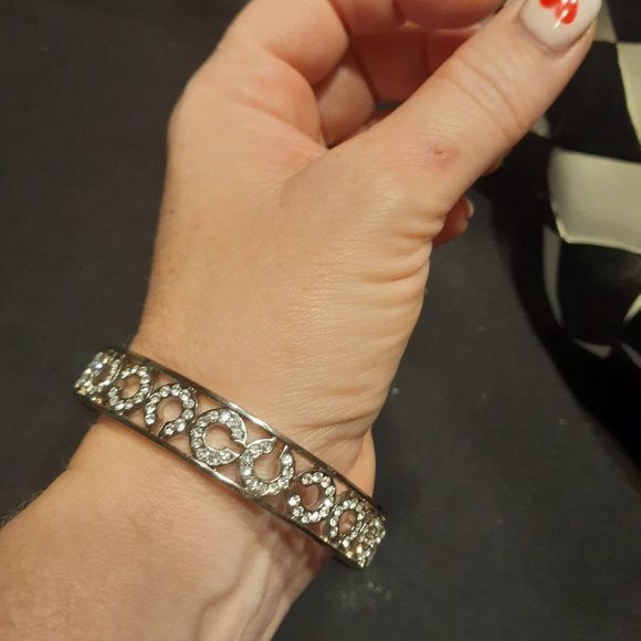 STUNNING RHINESTONE COACH BRACLET - Picture 5 of 6